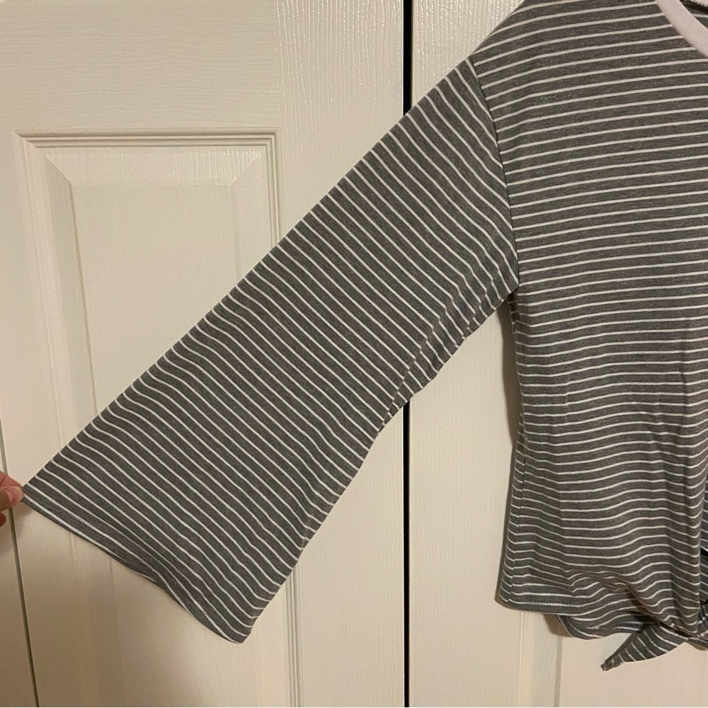Dex Tie Front Bell Sleeve Grey And White Striped Crop Top Medium - Picture 6 of 15